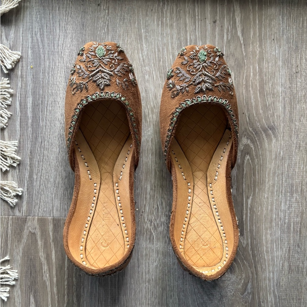 Brand New Embroidered Khussa